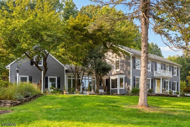 6 Fawn Ridge Rd, Clinton Twp., NJ 08833