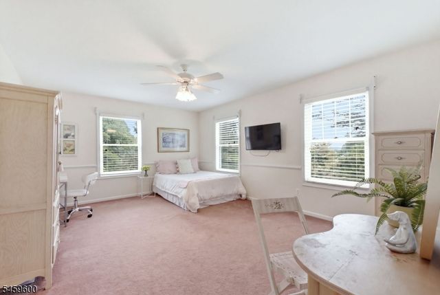 6 Fawn Ridge Rd, Clinton Twp., NJ 08833