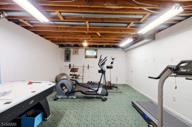 6 Fawn Ridge Rd, Clinton Twp., NJ 08833