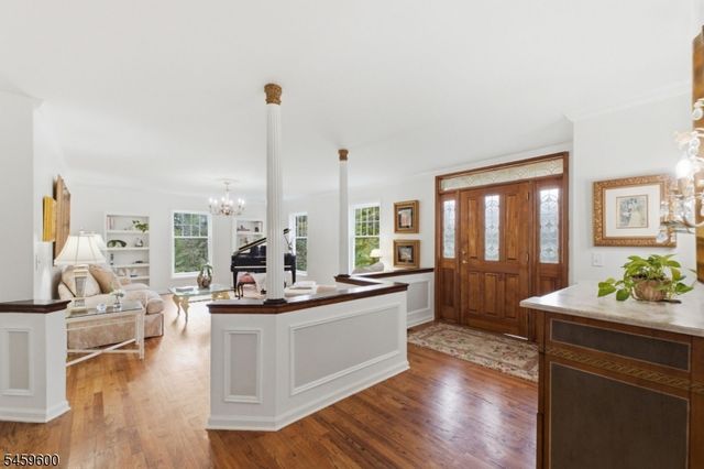 6 Fawn Ridge Rd, Clinton Twp., NJ 08833