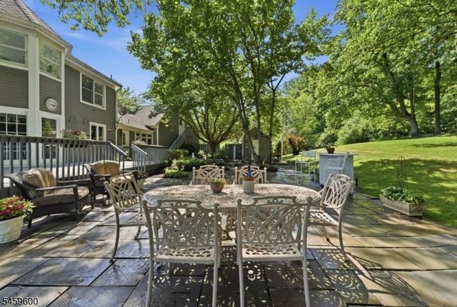 6 Fawn Ridge Rd, Clinton Twp., NJ 08833