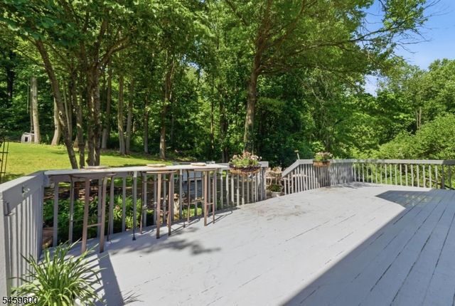 6 Fawn Ridge Rd, Clinton Twp., NJ 08833