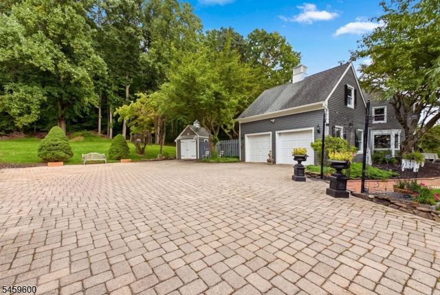 6 Fawn Ridge Rd, Clinton Twp., NJ 08833