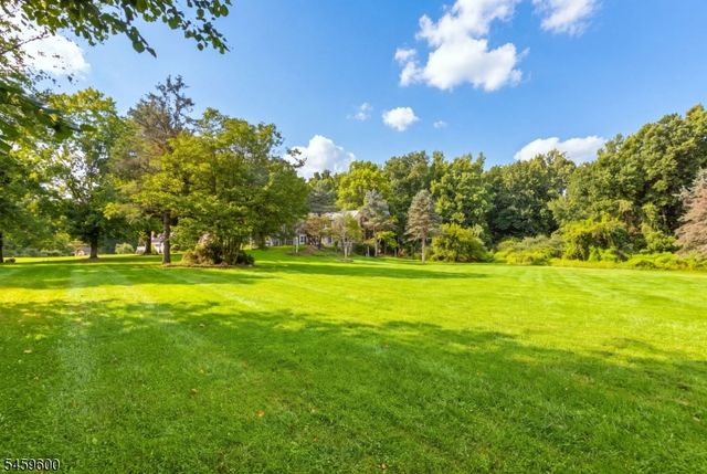 6 Fawn Ridge Rd, Clinton Twp., NJ 08833