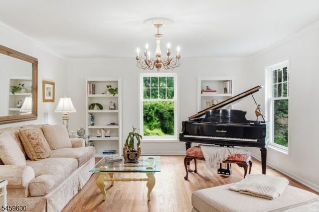 6 Fawn Ridge Rd, Clinton Twp., NJ 08833