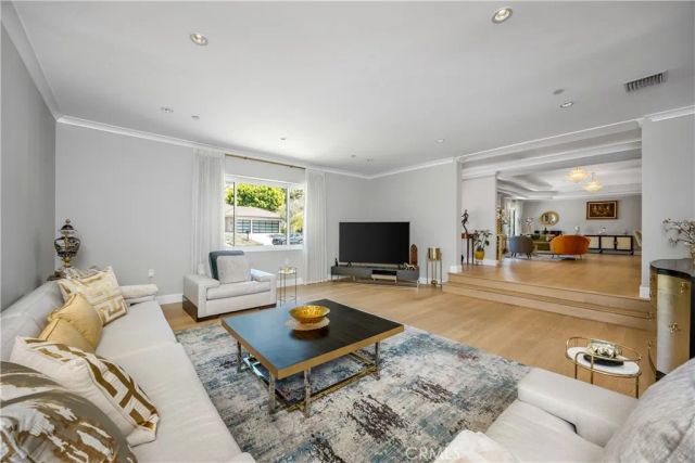 3851 Karen Lynn Drive, Glendale, CA 91206