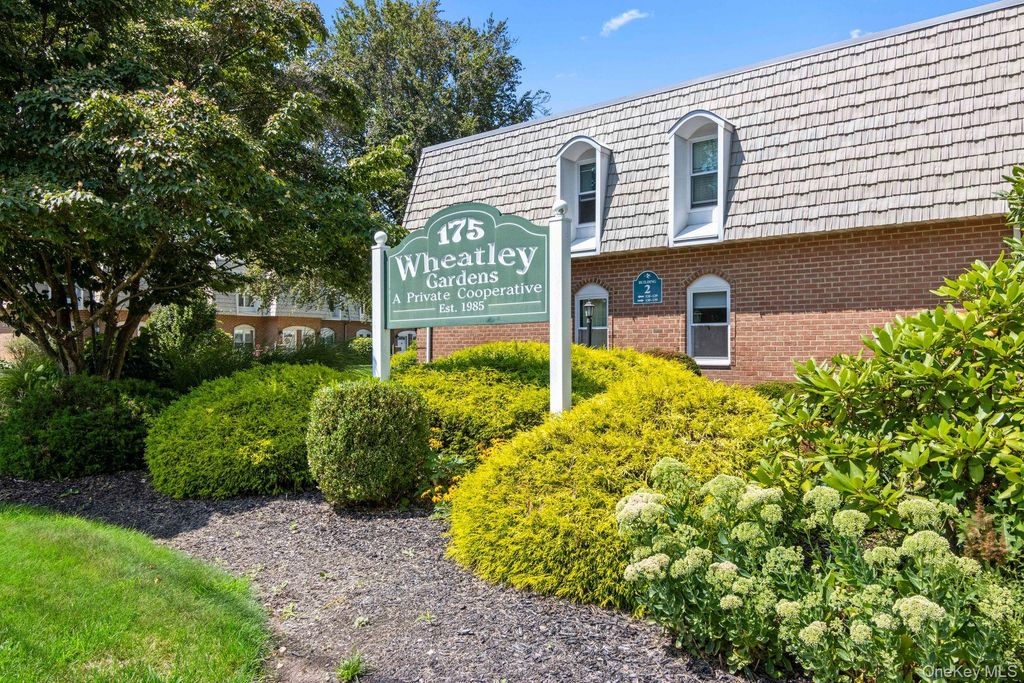 175 Main Avenue 136, Wheatley Heights, NY 11798