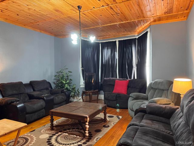 312 E Sellar Street, Bessemer, MI 49911