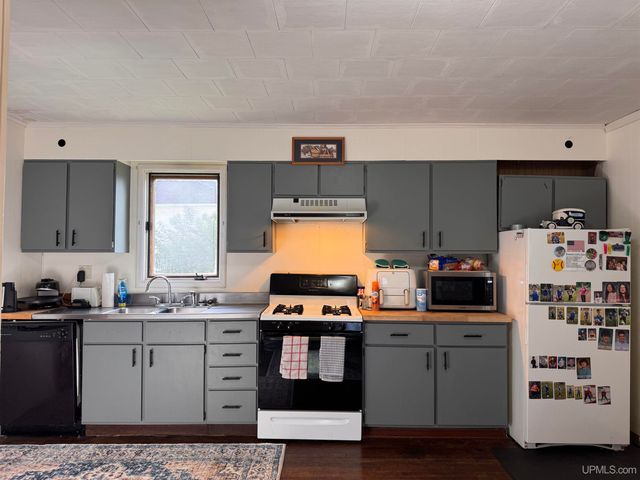 312 E Sellar Street, Bessemer, MI 49911