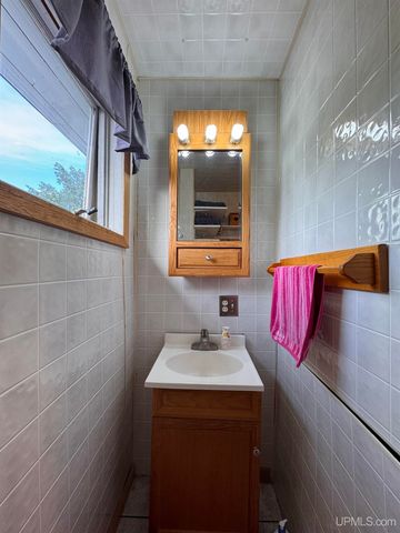 312 E Sellar Street, Bessemer, MI 49911