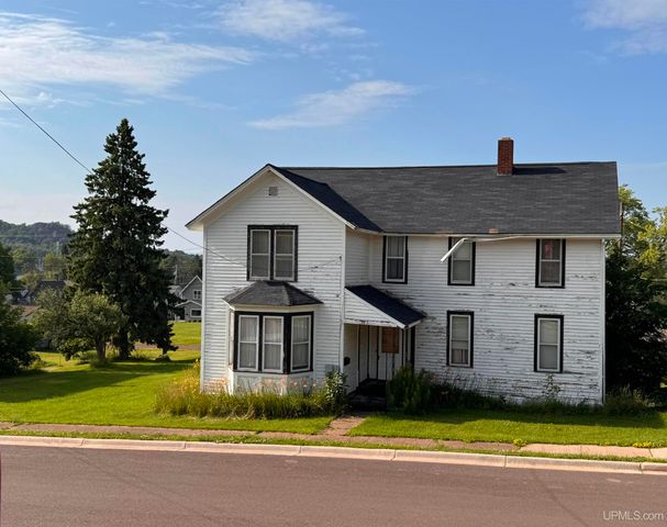 312 E Sellar Street, Bessemer, MI 49911