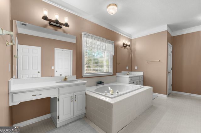 1018 Hunters Pointe Drive, Statesboro, GA 30461