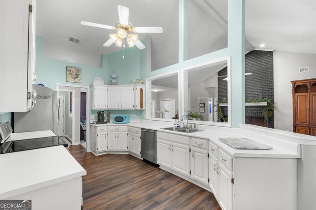 1018 Hunters Pointe Drive, Statesboro, GA 30461