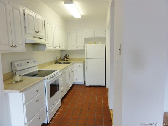 500 Newfield Avenue 2H, Stamford, CT 06905