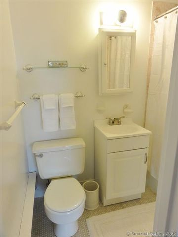 500 Newfield Avenue 2H, Stamford, CT 06905