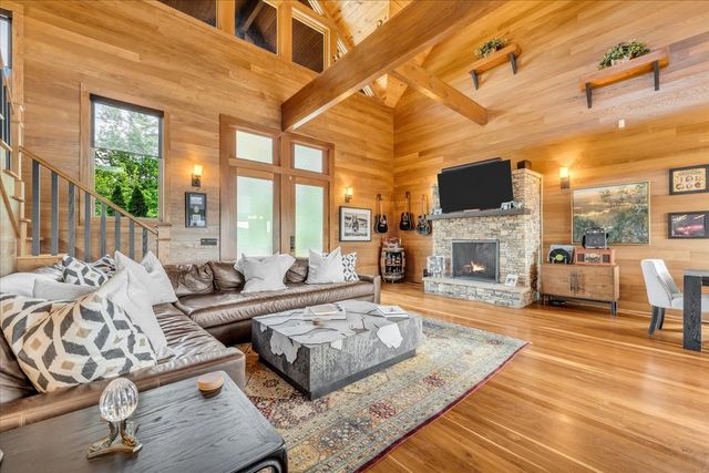858 Harbor Green Pl, Sparta, TN 38583
