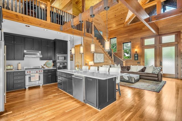 858 Harbor Green Pl, Sparta, TN 38583