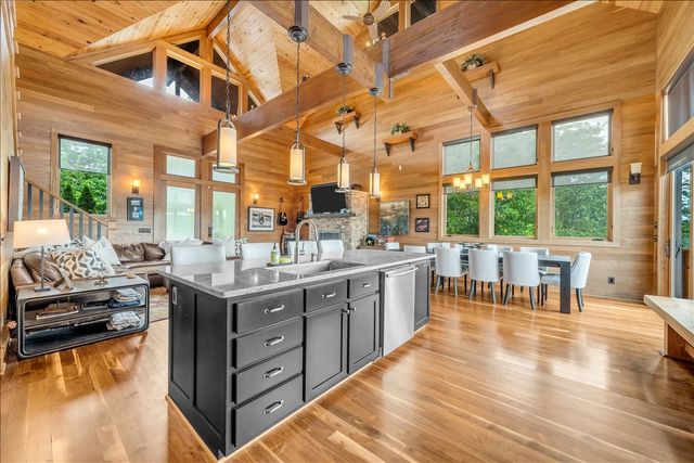 858 Harbor Green Pl, Sparta, TN 38583