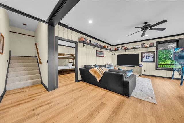 858 Harbor Green Pl, Sparta, TN 38583