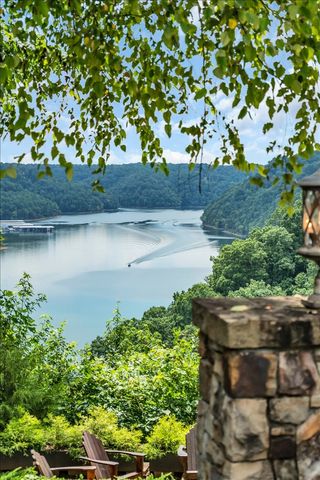 858 Harbor Green Pl, Sparta, TN 38583