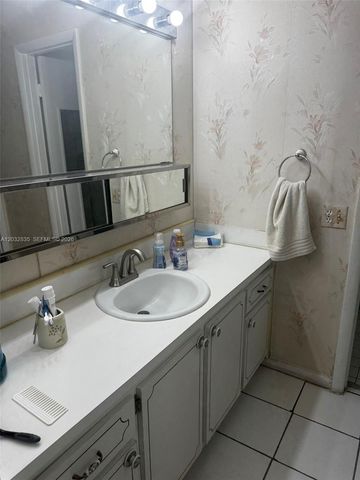 7610 Stirling Road 104C, Davie, FL 33024