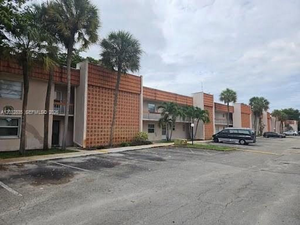 7610 Stirling Road 104C, Davie, FL 33024