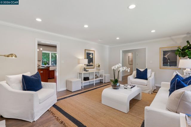 247 Corliss Dr, Moraga, CA 94556