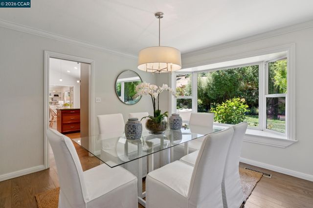 247 Corliss Dr, Moraga, CA 94556