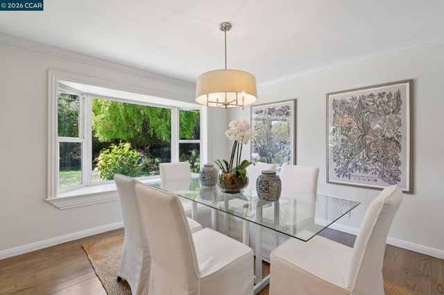 247 Corliss Dr, Moraga, CA 94556