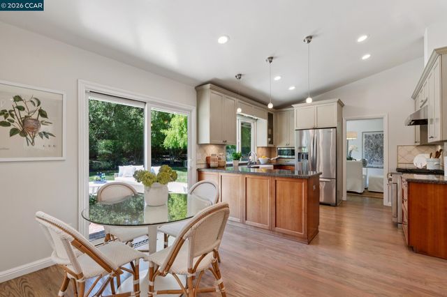 247 Corliss Dr, Moraga, CA 94556