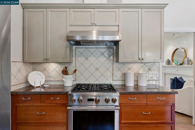 247 Corliss Dr, Moraga, CA 94556