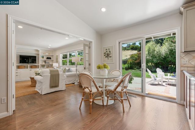 247 Corliss Dr, Moraga, CA 94556