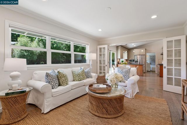 247 Corliss Dr, Moraga, CA 94556