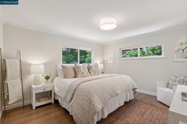 247 Corliss Dr, Moraga, CA 94556