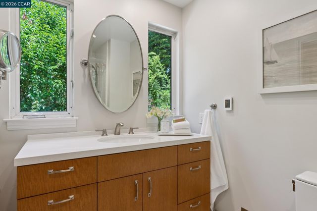 247 Corliss Dr, Moraga, CA 94556