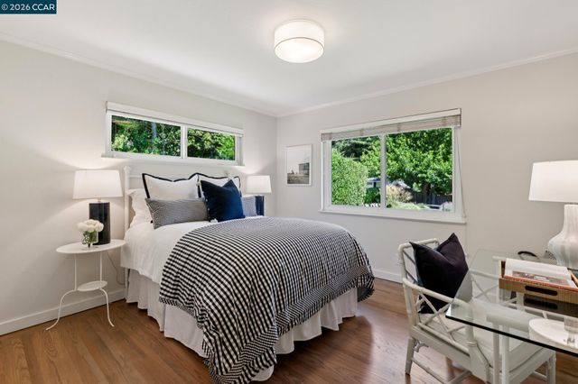 247 Corliss Dr, Moraga, CA 94556