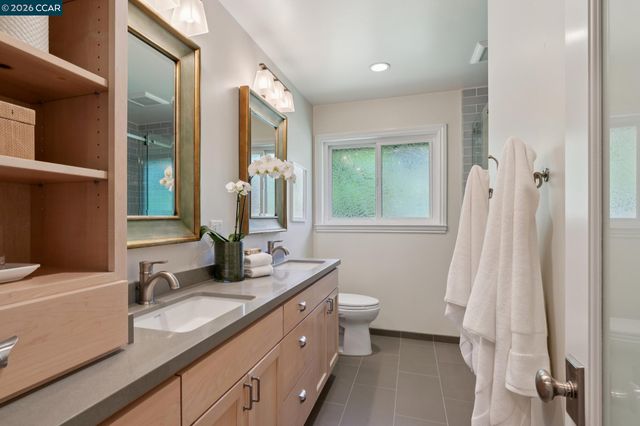 247 Corliss Dr, Moraga, CA 94556