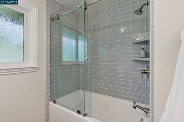 247 Corliss Dr, Moraga, CA 94556