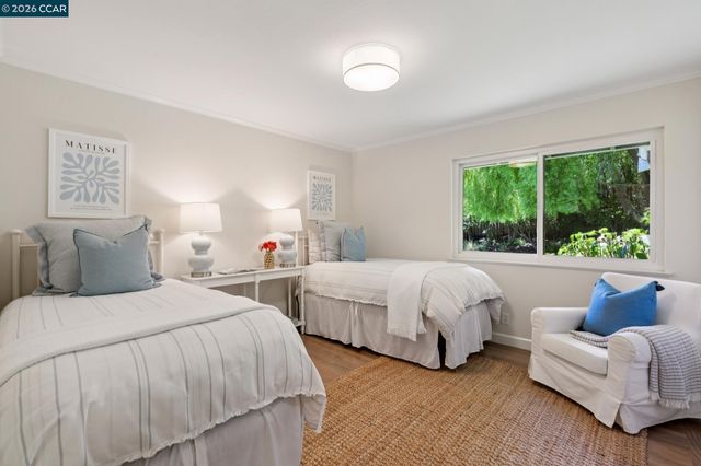 247 Corliss Dr, Moraga, CA 94556