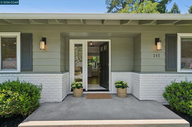 247 Corliss Dr, Moraga, CA 94556