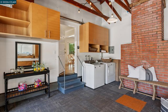 247 Corliss Dr, Moraga, CA 94556
