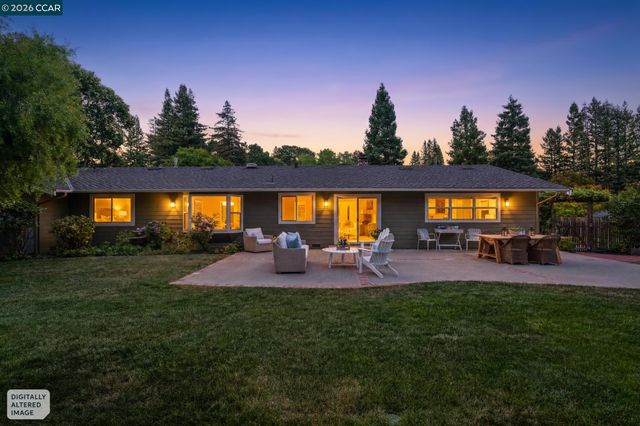 247 Corliss Dr, Moraga, CA 94556