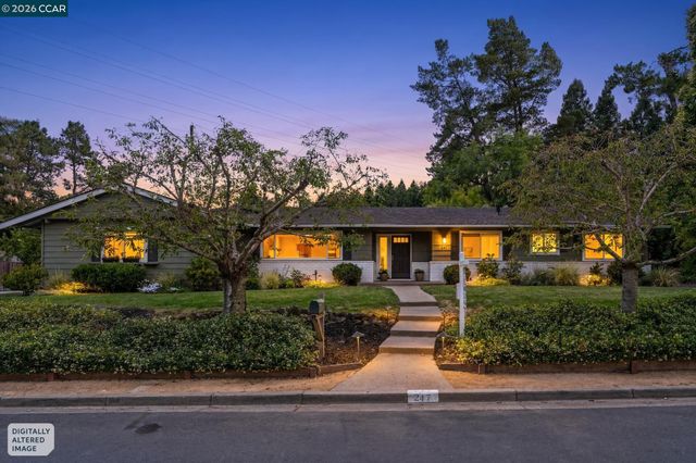 247 Corliss Dr, Moraga, CA 94556