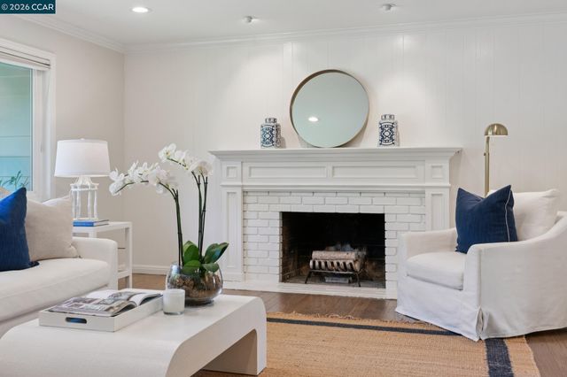 247 Corliss Dr, Moraga, CA 94556