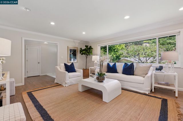 247 Corliss Dr, Moraga, CA 94556