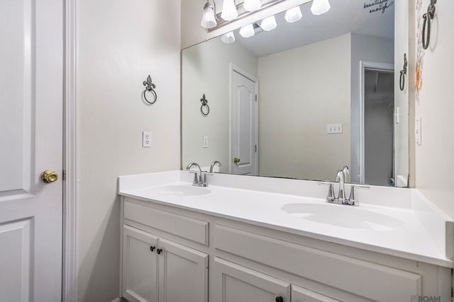 10791 Ray Dr, Denham Springs, LA 70706