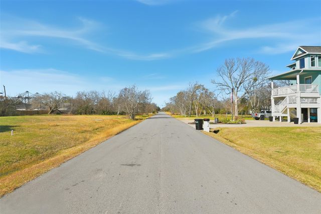 000 Baywood Avenue, Shoreacres, TX 77571