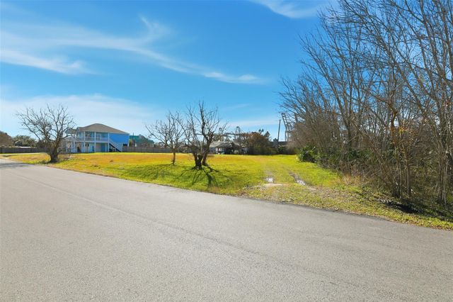 000 Baywood Avenue, Shoreacres, TX 77571