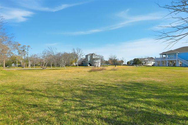 000 Baywood Avenue, Shoreacres, TX 77571