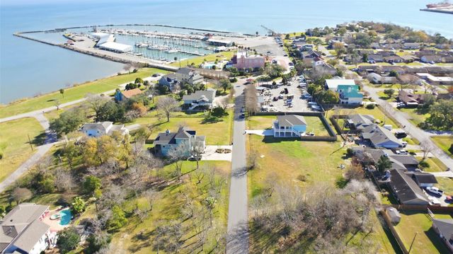 000 Baywood Avenue, Shoreacres, TX 77571